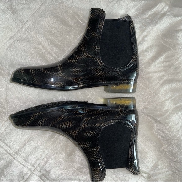 Python pattern rain booties size 9 - Picture 2 of 6